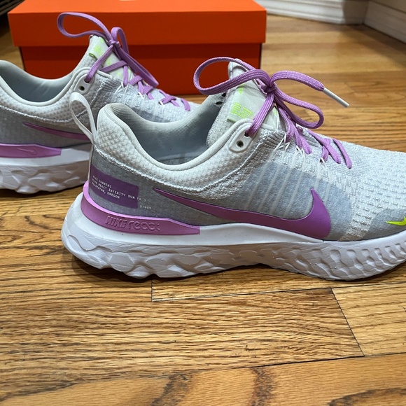 Nike React Infinity 3, W's size 11, White/Blue Tint/Volt/Rush Fuchsia - Picture 5 of 7